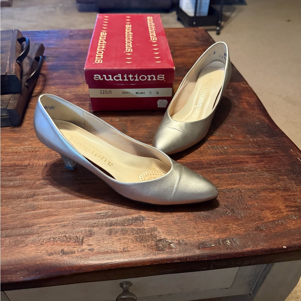 Auditions Elegant Silver Kitten Heels